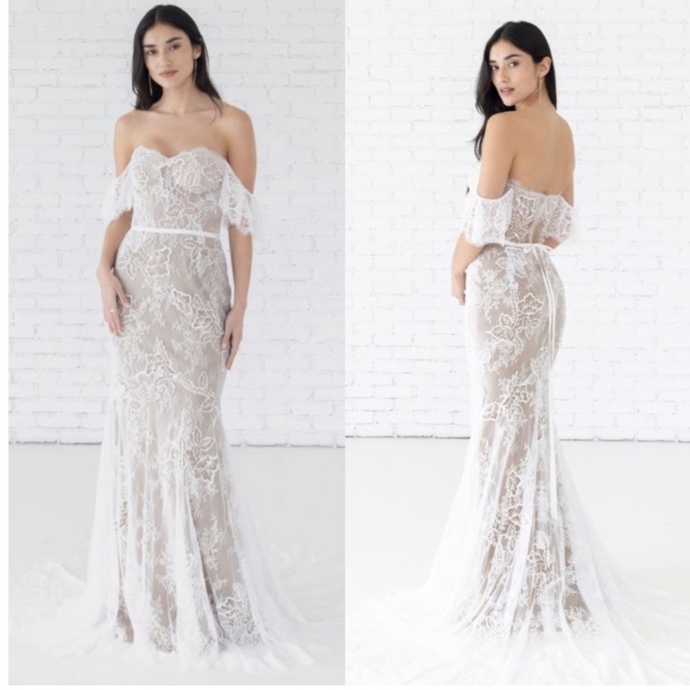 Willowby by Watters Mila Off-The-Shoulder Lace Wedding Dress - Picture 2 of 5